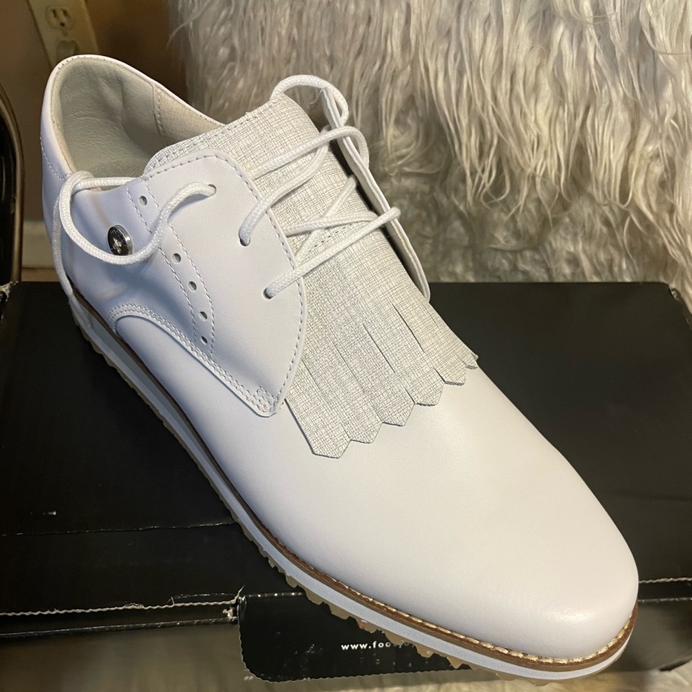 White Women's Lace-Up Fringe Oxford Shoe
